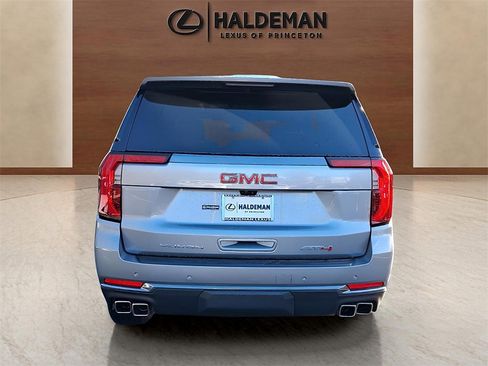 Used 2025 GMC Yukon AT4 w/ AT4 Premium Package image 5