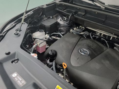 Used 2022 Toyota Highlander L FWD image 13