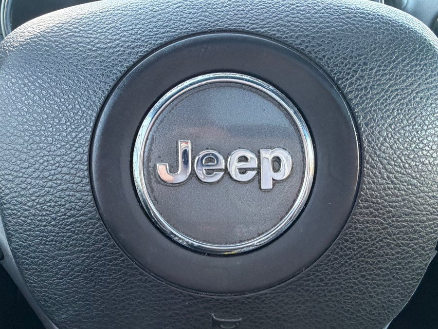 Used 2019 Jeep Grand Cherokee Overland AWD/4WD image 29