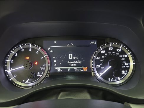Used 2024 Toyota Highlander LE AWD/4WD image 10