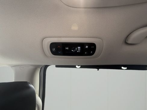 Used 2024 Chrysler Pacifica Touring-L image 28