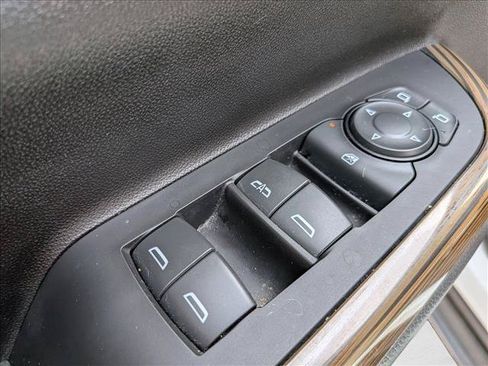 Used 2022 GMC Acadia SLE w/ Driver Convenience Package FWD image 11