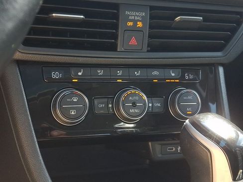 Used 2024 Volkswagen Jetta SE FWD image 16