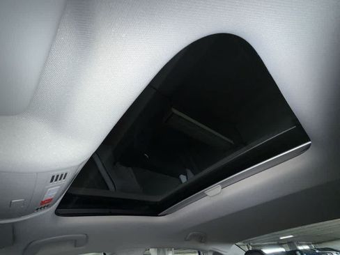 Certified 2023 Volkswagen Jetta SE w/ Panoramic Sunroof Package FWD image 17