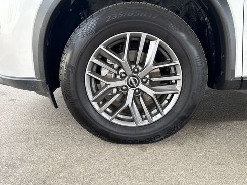 Used 2024 Nissan Rogue S AWD/4WD image 20