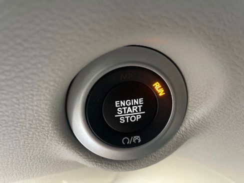 Used 2020 Chrysler Pacifica Touring-L image 22