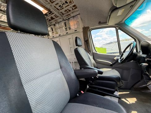 Used 2008 Dodge Sprinter 2500 RWD image 41