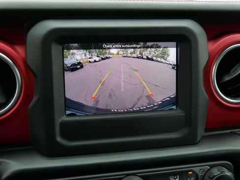 Used 2021 Jeep Wrangler Unlimited Rubicon w/ Cold Weather Group AWD/4WD image 20