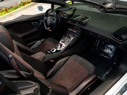 Used 2017 Lamborghini Huracan LP 610-4 AWD/4WD image 36