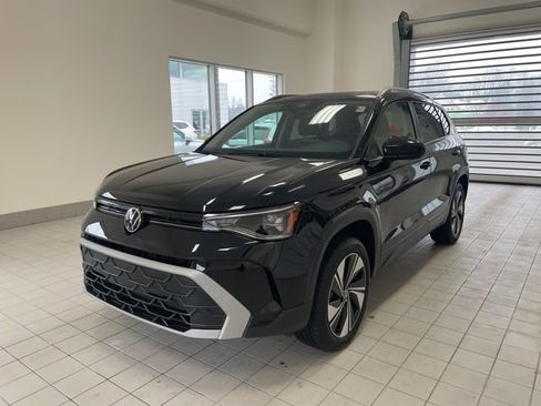 Certified 2025 Volkswagen Taos SE w/ Panoramic Sunroof Package image 1