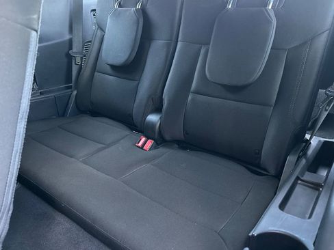 Used 2022 Ford Explorer XLT image 13