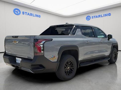 Used 2025 Chevrolet Silverado EV LT AWD/4WD image 9