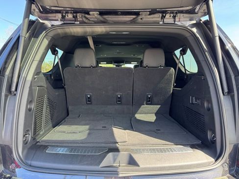 Used 2025 Chevrolet Suburban Premier image 38