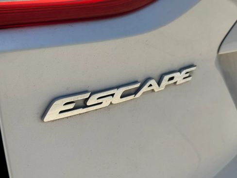 Used 2013 Ford Escape SE FWD image 48