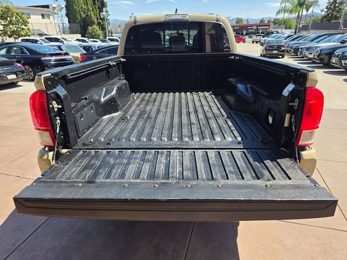 Used 2017 Toyota Tacoma TRD Sport w/ Tow Package image 18