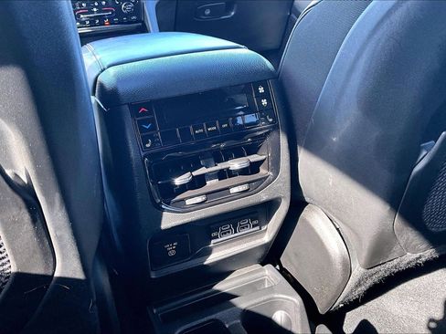 Used 2024 Jeep Grand Cherokee L Overland image 34