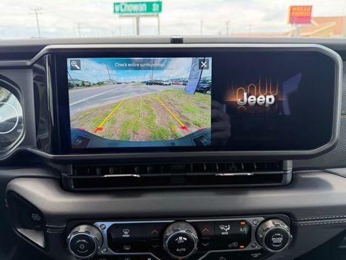 Used 2025 Jeep Gladiator Mojave w/ Dual Top Group AWD/4WD image 23