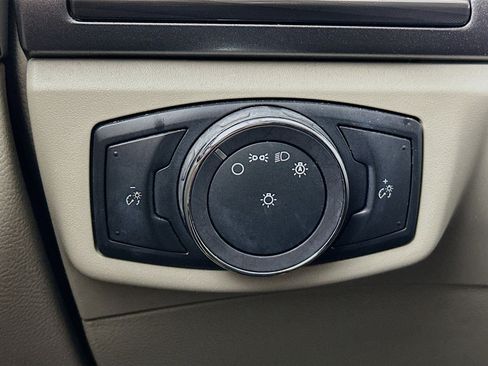 Used 2018 Ford Fusion SE image 16