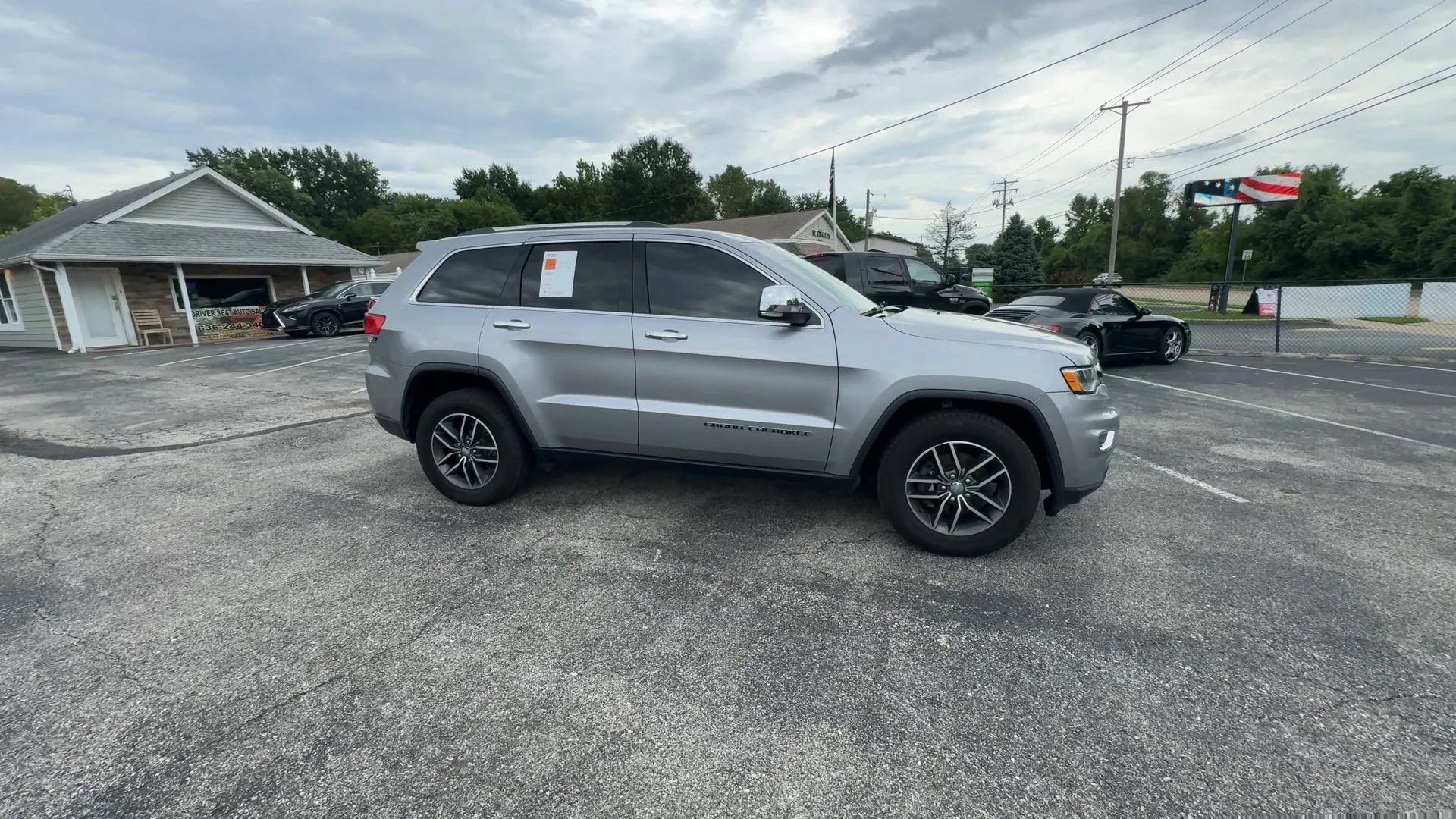 Used 2018 Jeep Grand Cherokee Limited AWD/4WD image 2