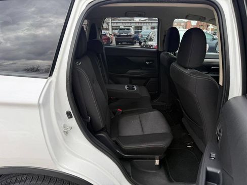Used 2016 Mitsubishi Outlander SE image 26