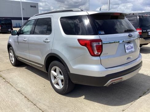 Used 2017 Ford Explorer XLT w/ Equipment Group 202A AWD/4WD image 13