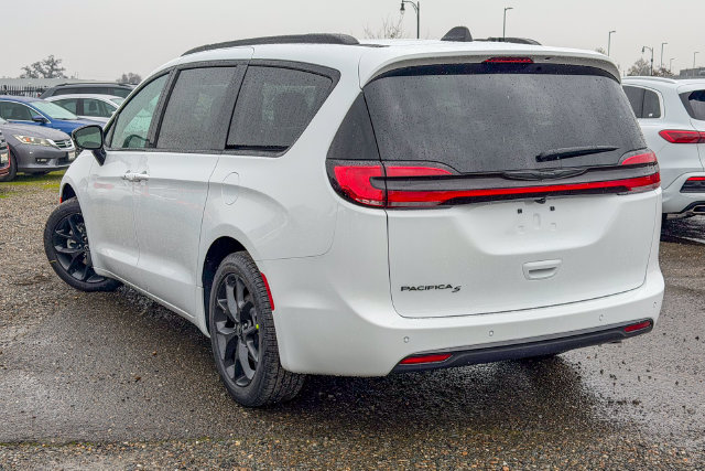 New 2026 Chrysler Pacifica Select FWD image 9