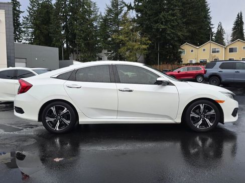Used 2018 Honda Civic Touring image 17