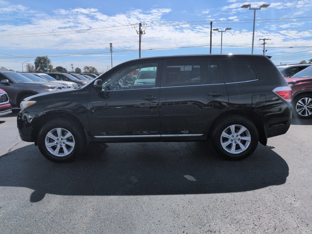 Used 2013 Toyota Highlander FWD w/ Cold Weather Pkg image 2