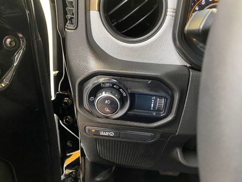 Used 2024 Jeep Gladiator Sport AWD/4WD image 32