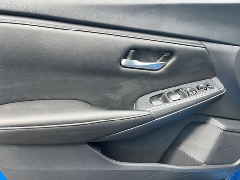 Used 2025 Nissan Sentra SV FWD image 18