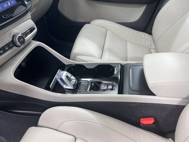 Certified 2023 Volvo XC40 B5 Ultimate w/ Protection Package Premier AWD/4WD image 15