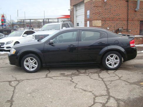 Used 2010 Dodge Avenger R/T image 2