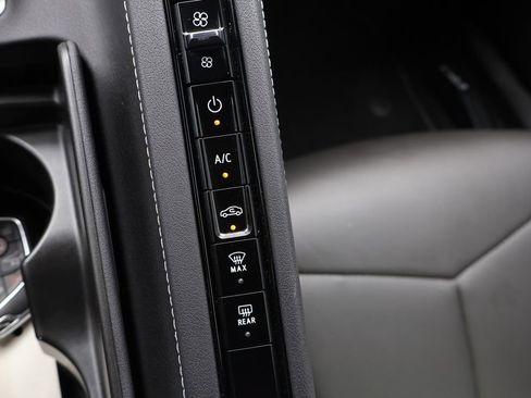 Used 2025 Chevrolet Corvette E-Ray AWD/4WD image 21