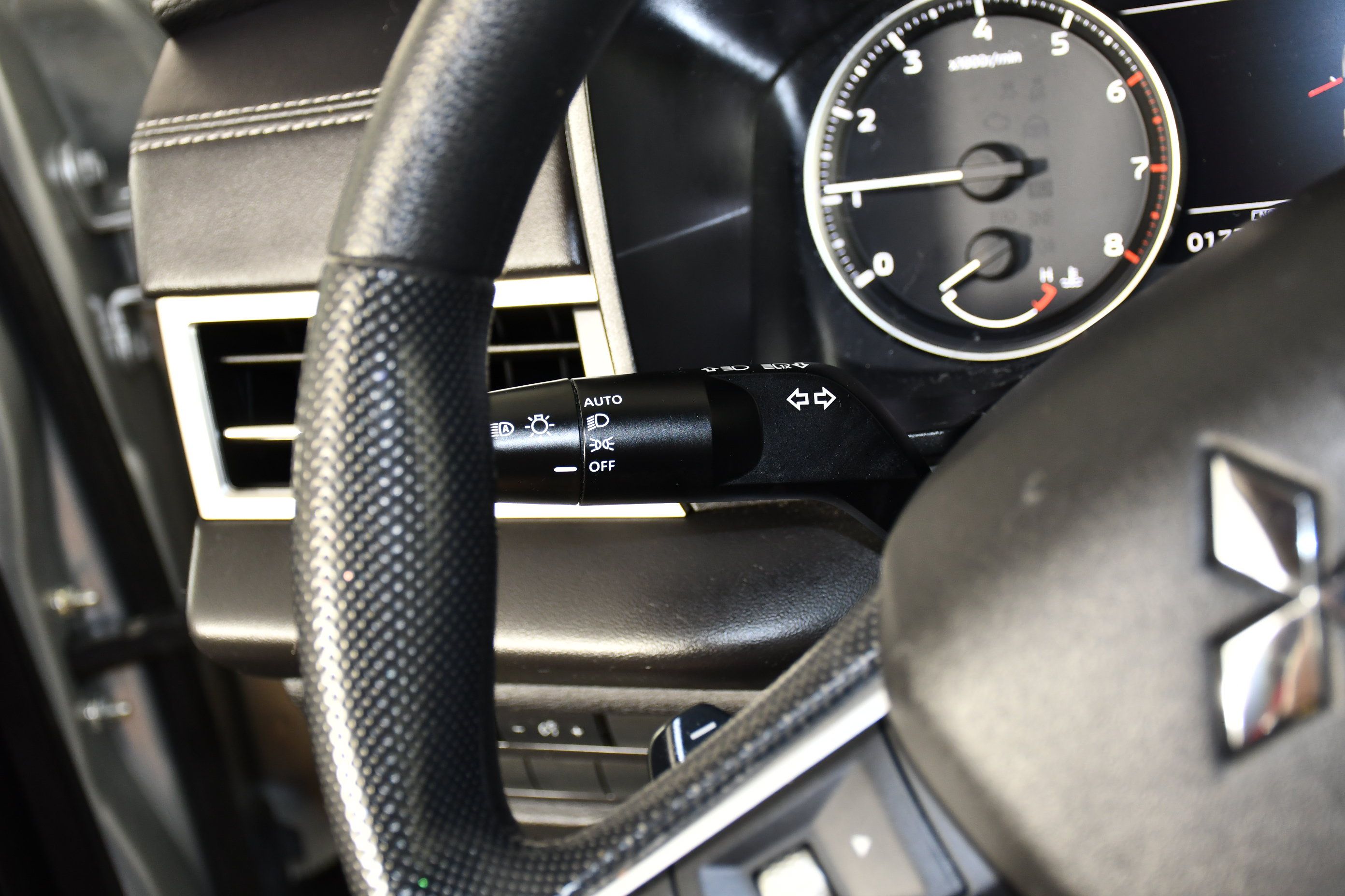 Used 2025 Mitsubishi Outlander ES FWD image 13