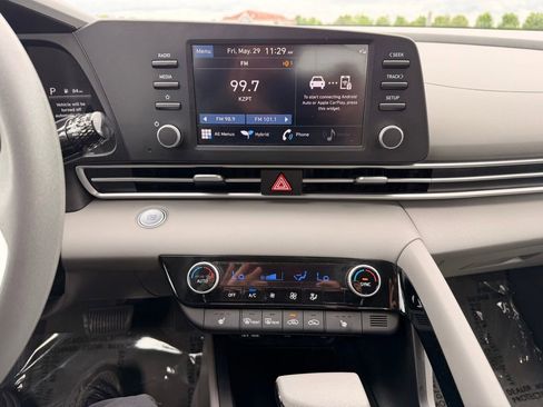 Used 2023 Hyundai Elantra Blue FWD image 4