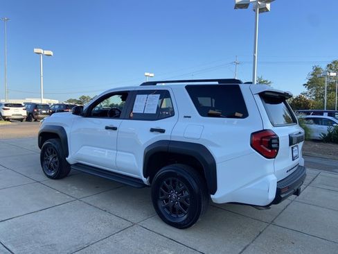 Used 2025 Toyota 4Runner SR5 AWD/4WD image 8