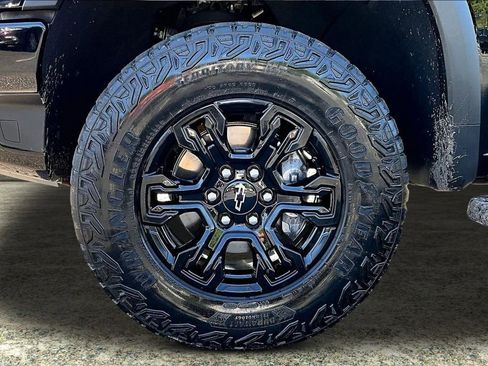 Used 2023 Chevrolet Silverado 1500 ZR2 w/ Technology Package AWD/4WD image 33