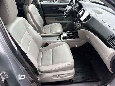 Used 2022 Honda Pilot Touring image 13