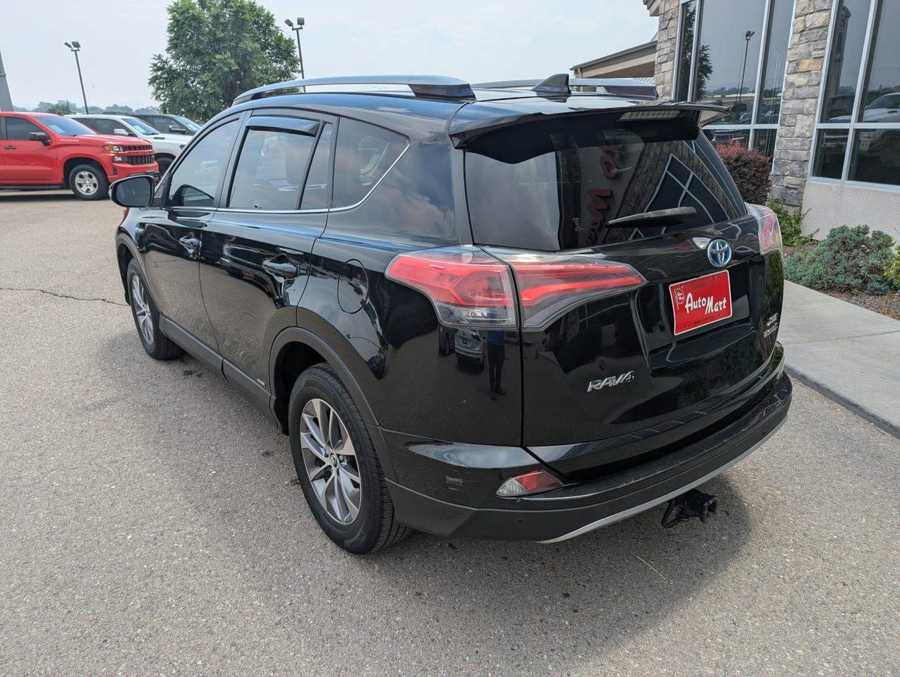 Used 2018 Toyota RAV4 XLE w/ Convenience Package AWD/4WD image 3
