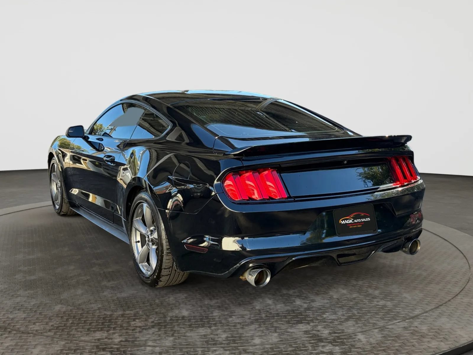 Used 2016 Ford Mustang Coupe w/ Equipment Group 051A RWD image 8