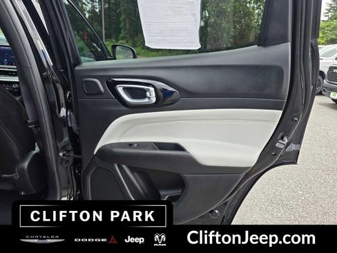 Used 2025 Jeep Compass Limited w/ Elite Group AWD/4WD image 17