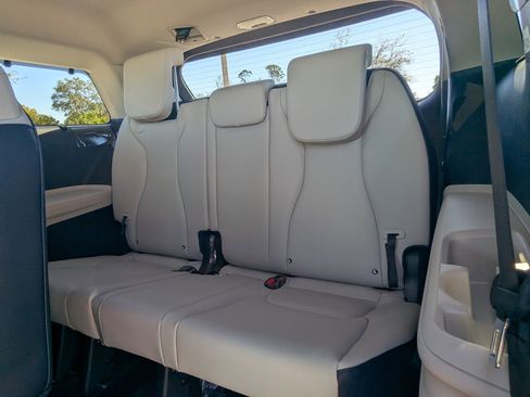 New 2026 Kia Carnival EX image 16