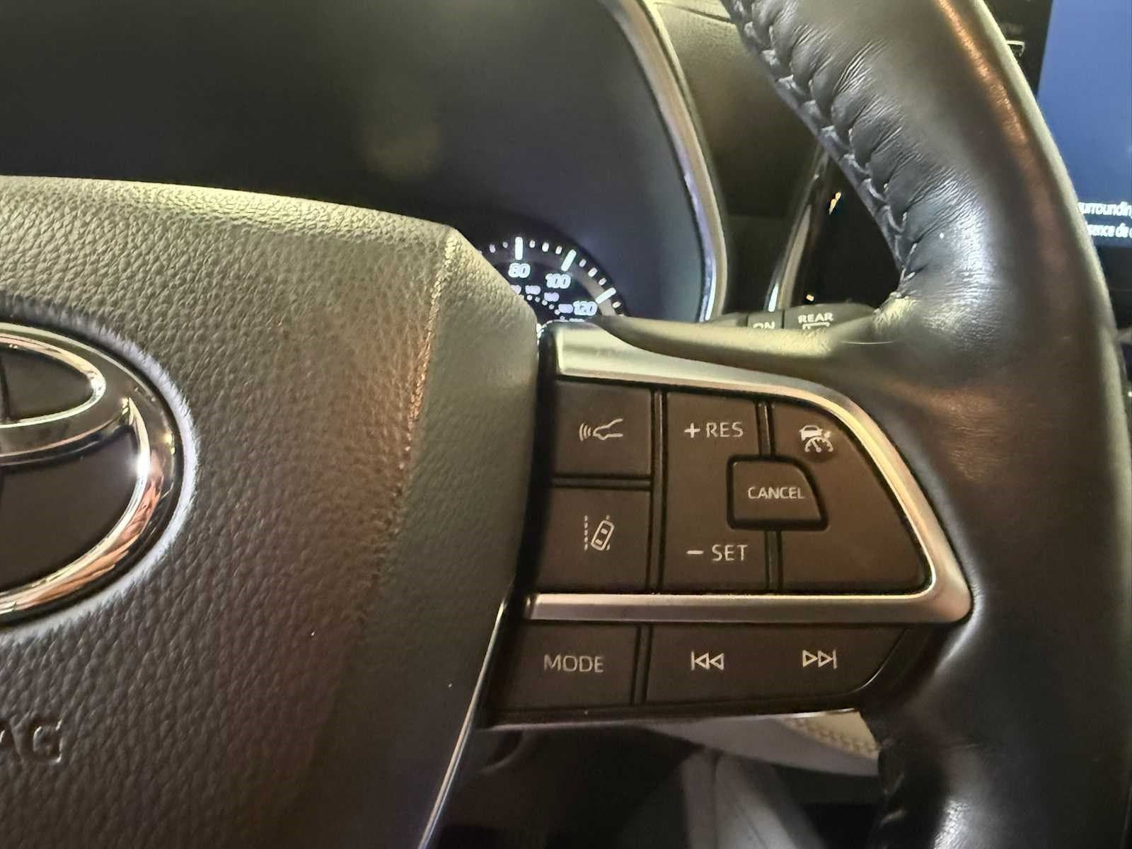 Certified 2021 Toyota Highlander Limited AWD/4WD image 30