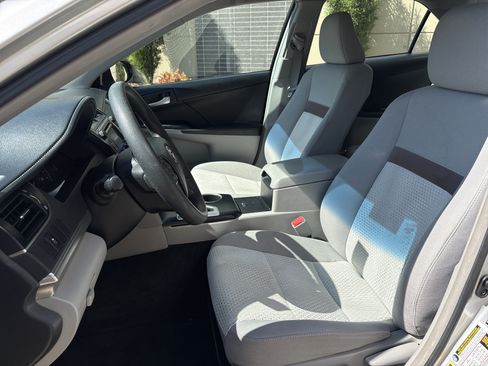 Used 2012 Toyota Camry LE FWD image 16
