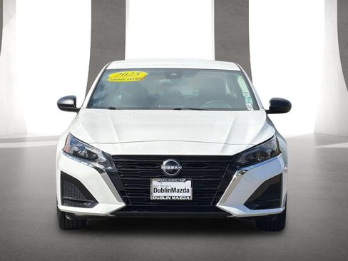 Used 2025 Nissan Altima 2.5 SV FWD image 9