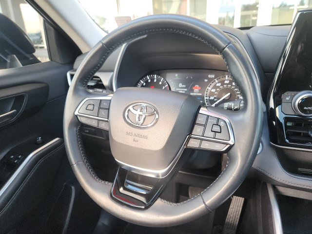 Used 2021 Toyota Highlander XLE AWD/4WD image 20
