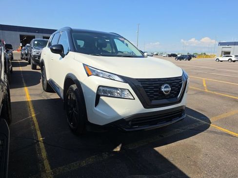 Used 2023 Nissan Rogue SV w/ SV Premium B Package AWD/4WD image 2