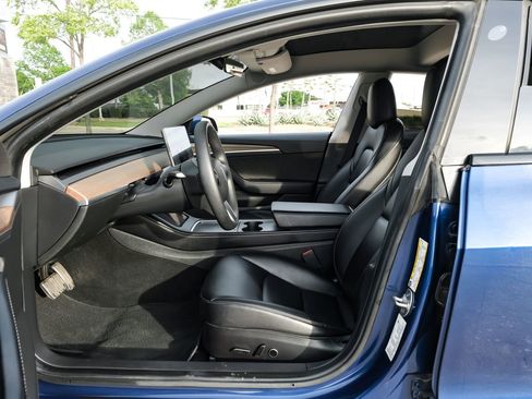 Used 2022 Tesla Model 3 Long Range AWD/4WD image 4