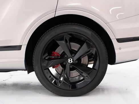 New 2025 Bentley Bentayga V8 image 43