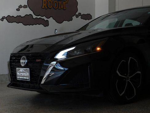 Used 2023 Nissan Altima 2.5 SR image 17